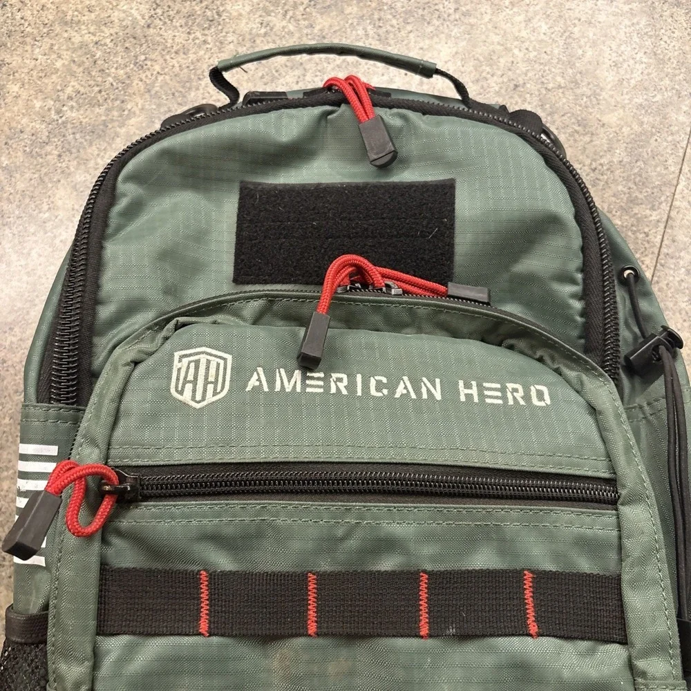 Lew's 3700 Sling Tackle Bag Fishing Tactical Green American Hero Very Good Cond.
